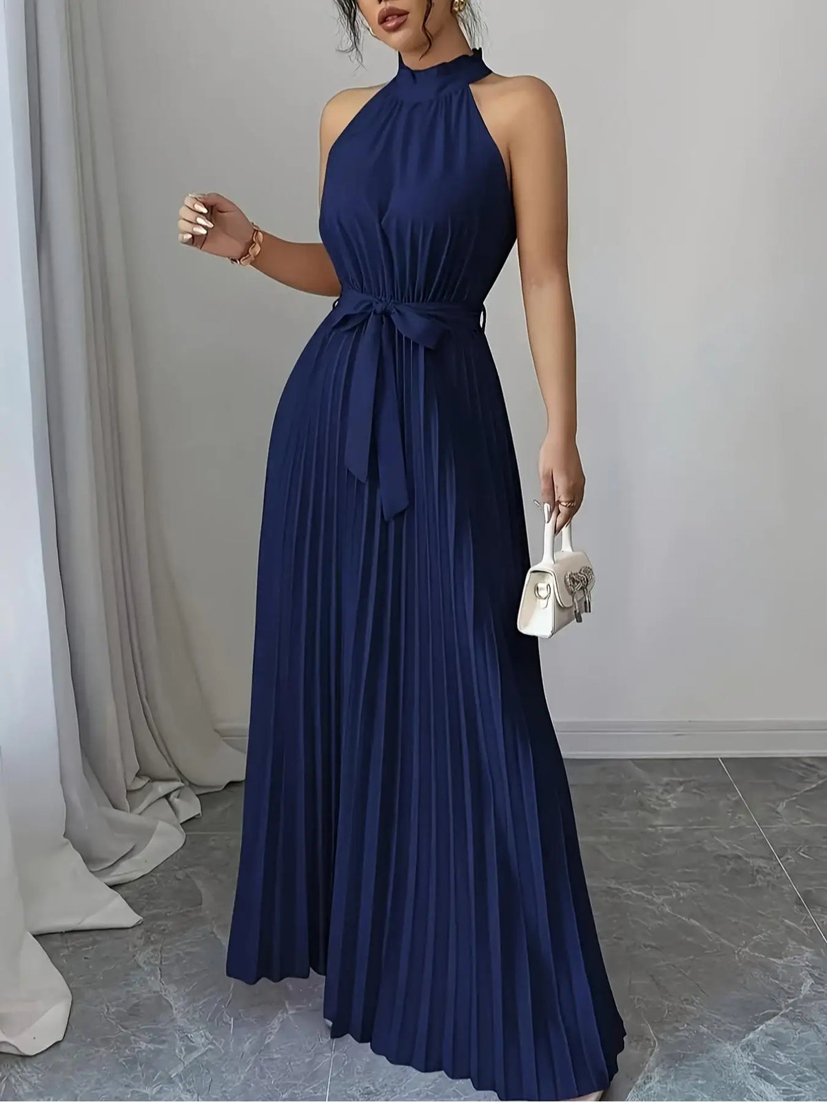 Vestido Largo Halter Off-Shoulder – Elegancia de Verano con Lazo en Cintura