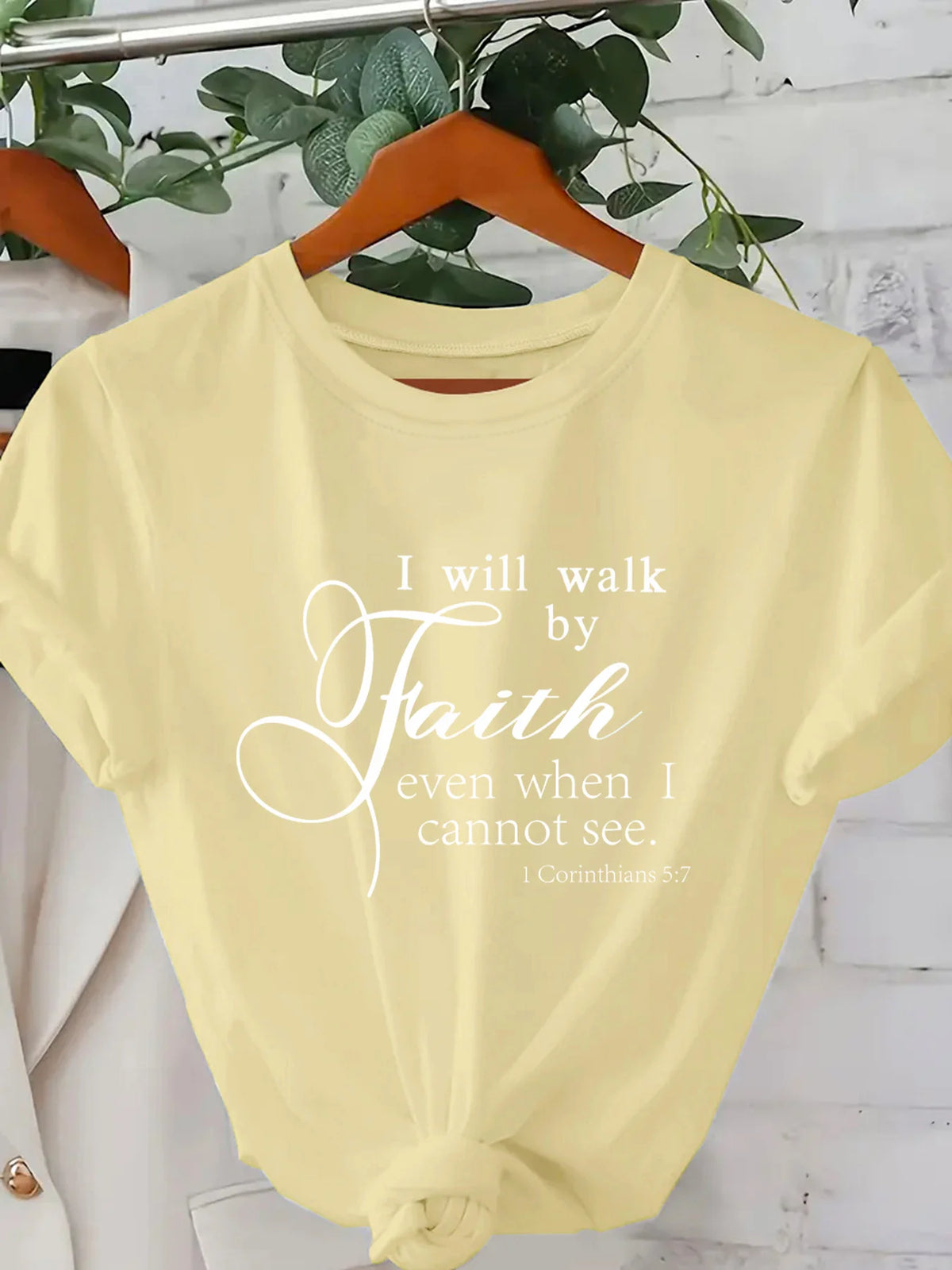 Playera Rosa 'Walk By Faith' – Top Casual con Frase Inspiradora para Mujer