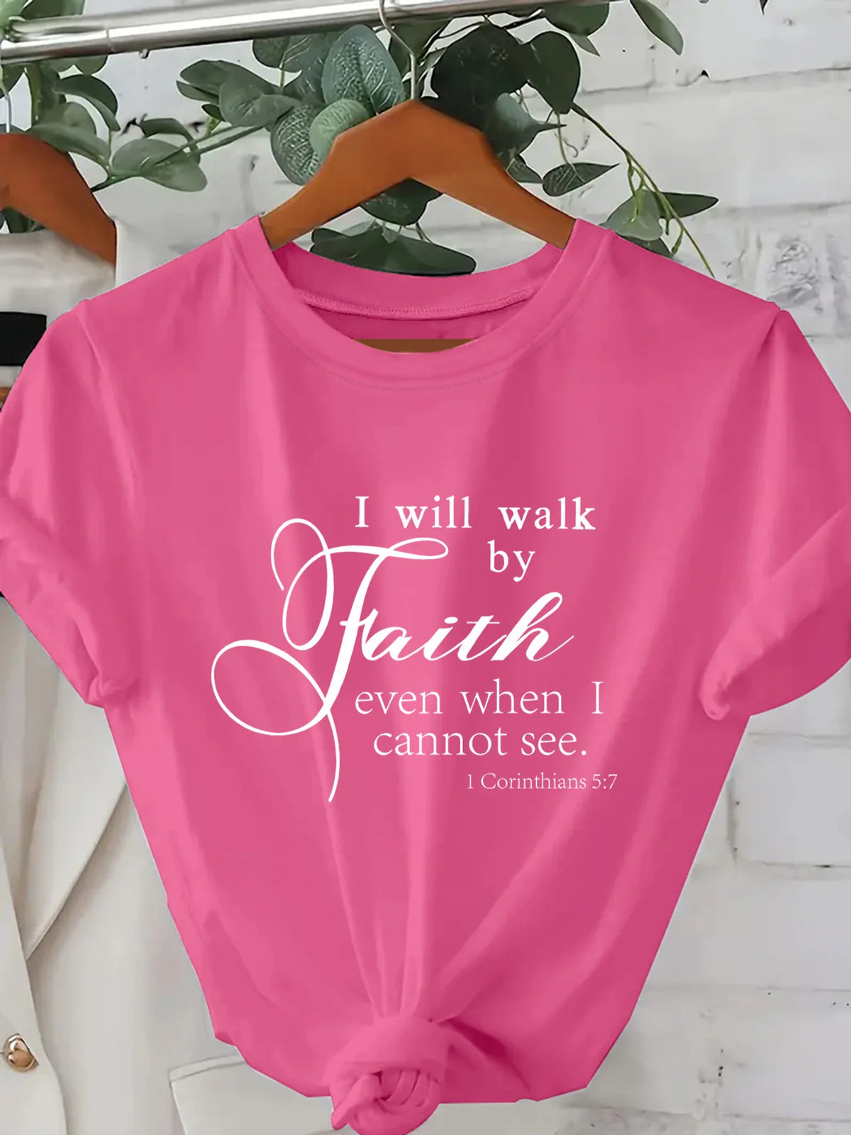 Playera Rosa 'Walk By Faith' – Top Casual con Frase Inspiradora para Mujer