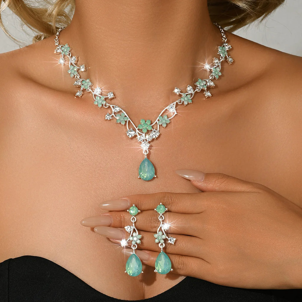 Set de Aretes y Collar Floral – Joyería Elegante para Mujer