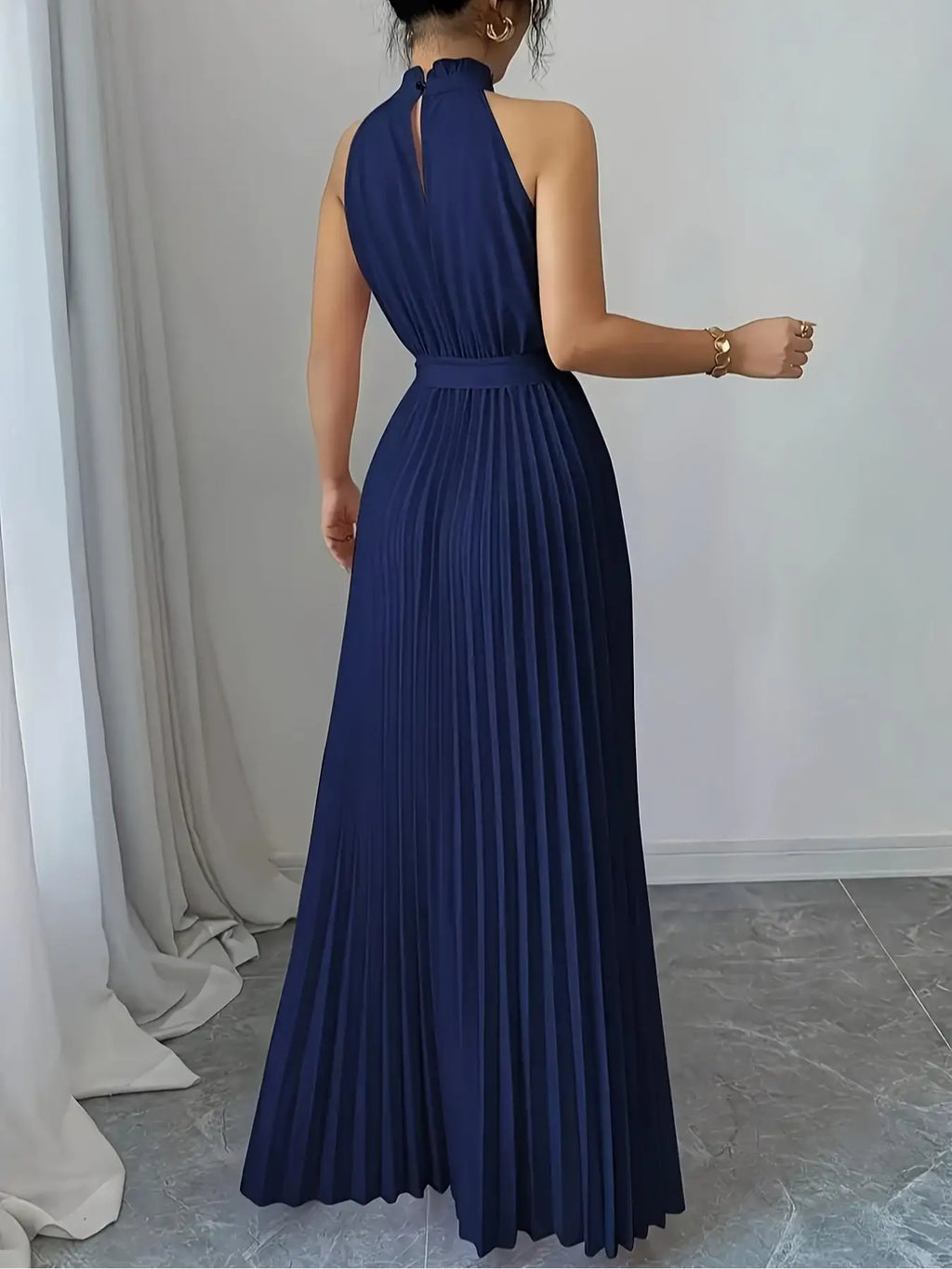 Vestido Largo Halter Off-Shoulder – Elegancia de Verano con Lazo en Cintura