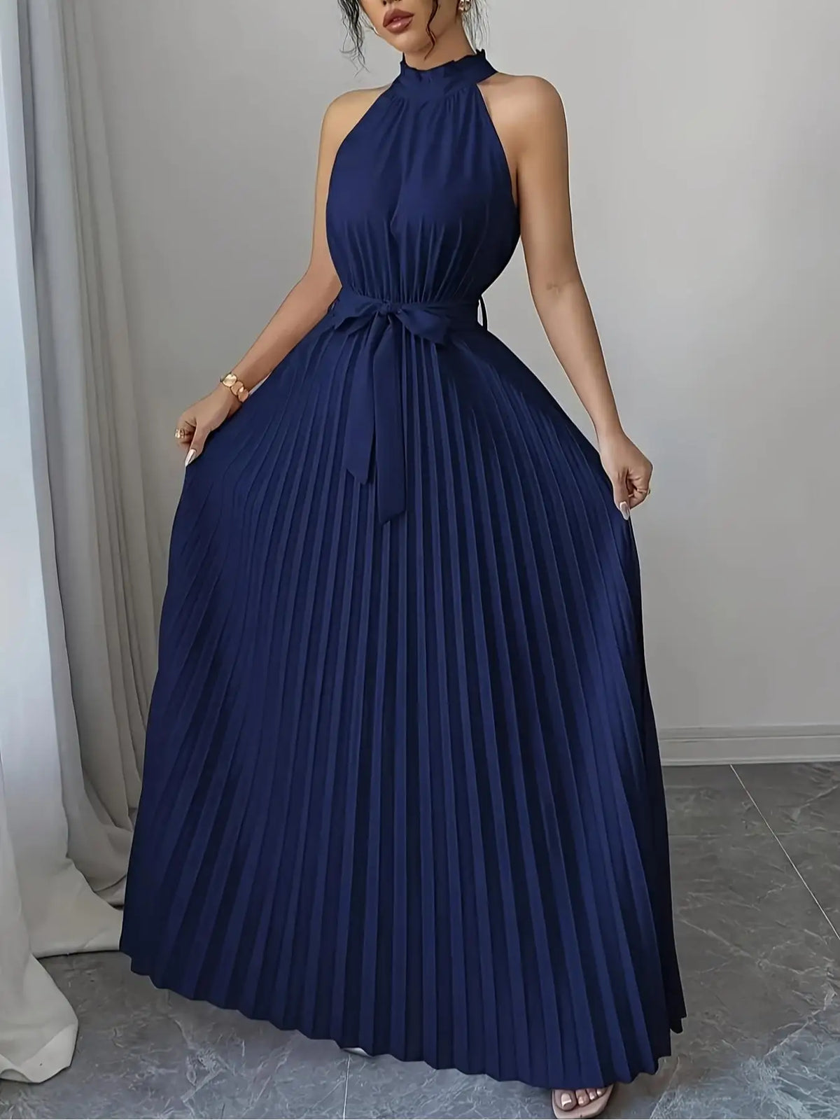 Vestido Largo Halter Off-Shoulder – Elegancia de Verano con Lazo en Cintura