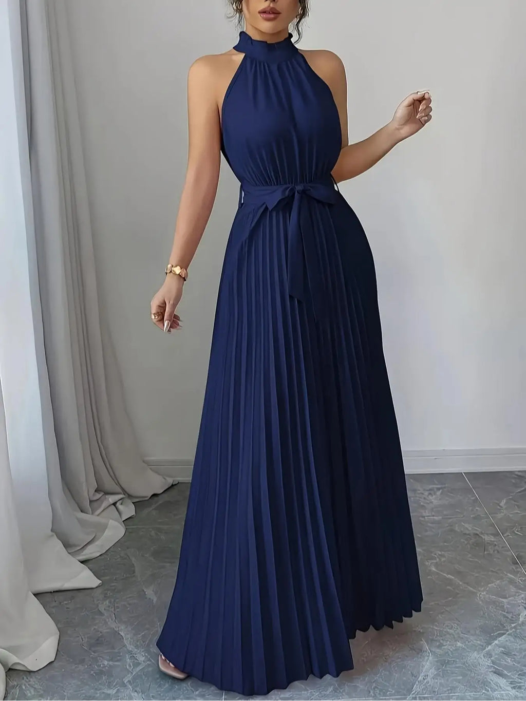 Vestido Largo Halter Off-Shoulder – Elegancia de Verano con Lazo en Cintura