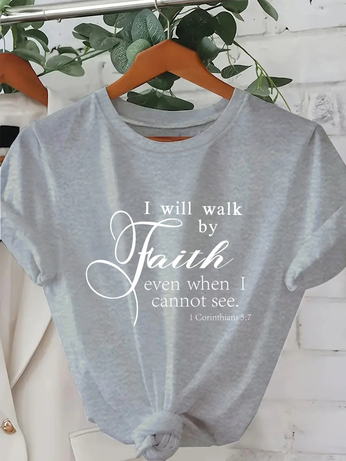 Playera Rosa 'Walk By Faith' – Top Casual con Frase Inspiradora para Mujer